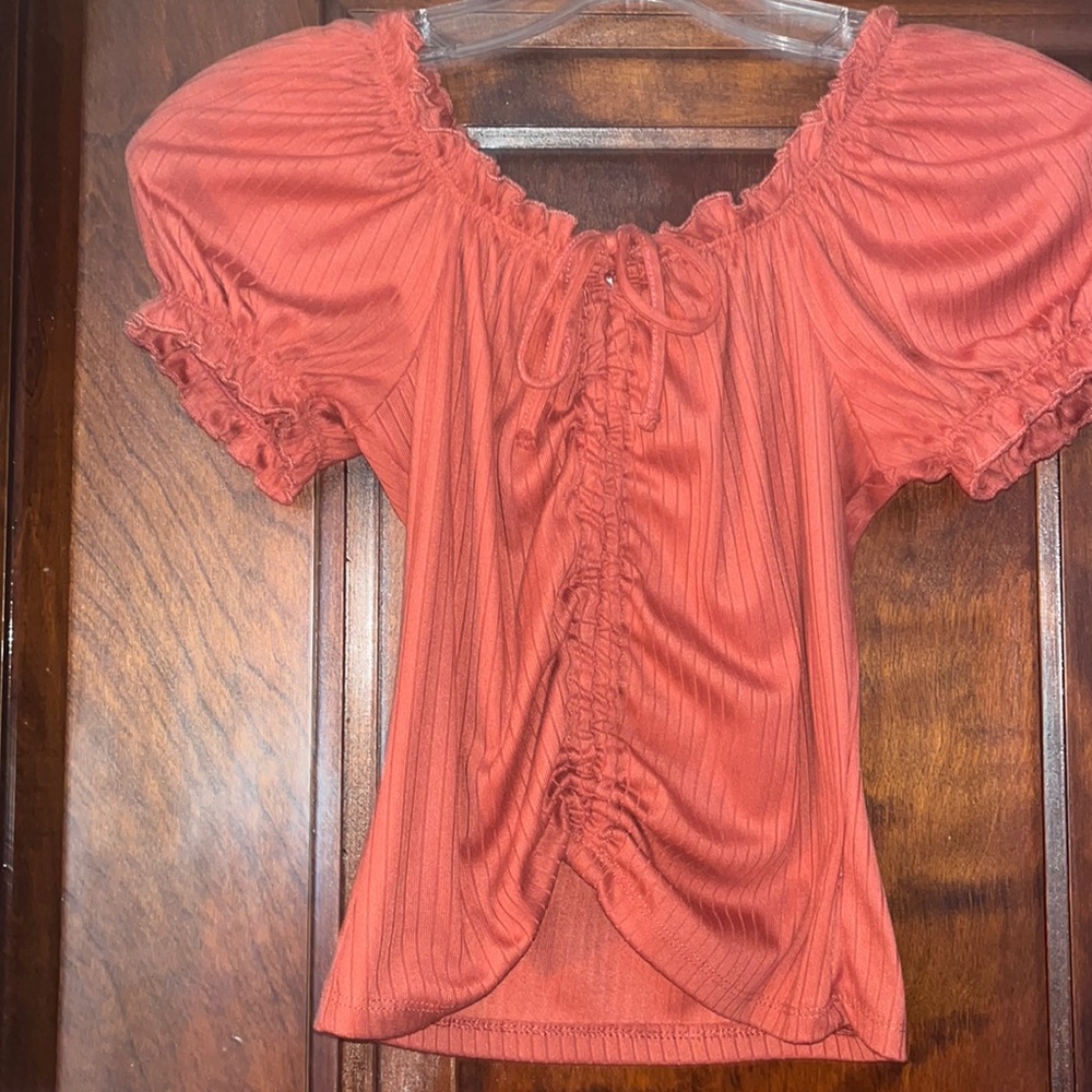 No Boundaries Juniors Ruched Front Ribbed Top - Picture 2 of 4